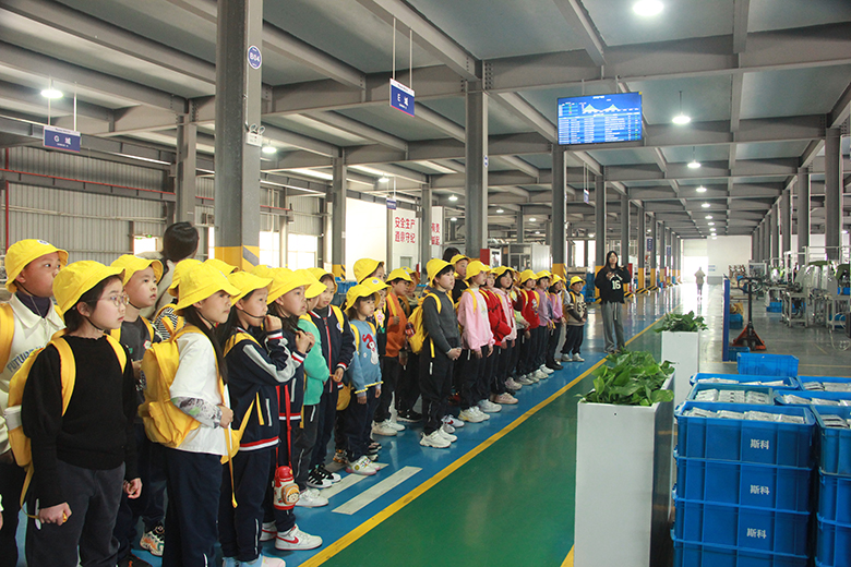 逸夫小學(xué)三年級國際班師生走進(jìn)斯科，開啟研學(xué)之旅
